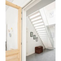 Stopper til skinne på skrå væg 